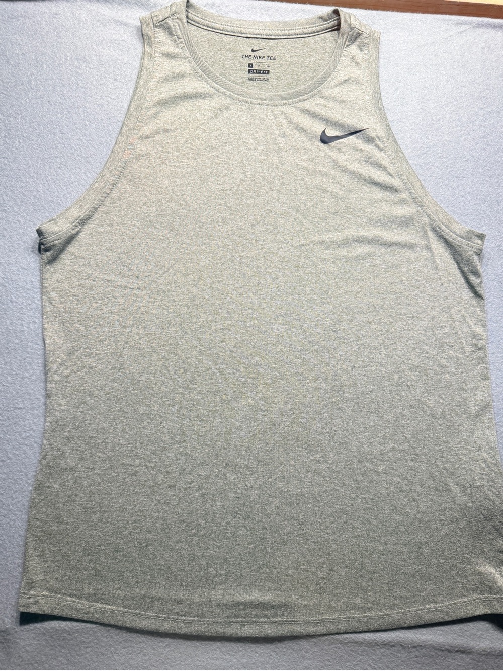 Nike Men’s Light Heather Gray Performance Tank Top with Swoosh